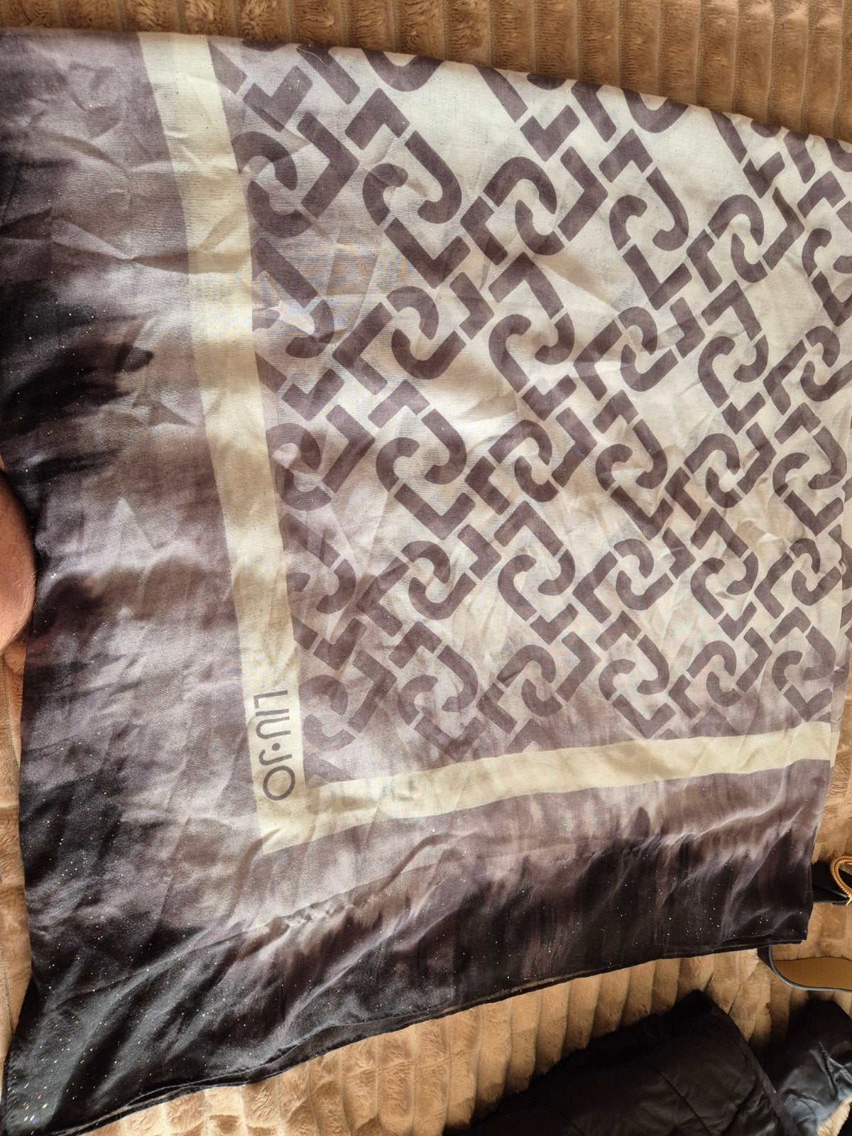 Foulard Liu Jo – Noir, beige et gris – Très bon état, Enlèvement ou Envoi
