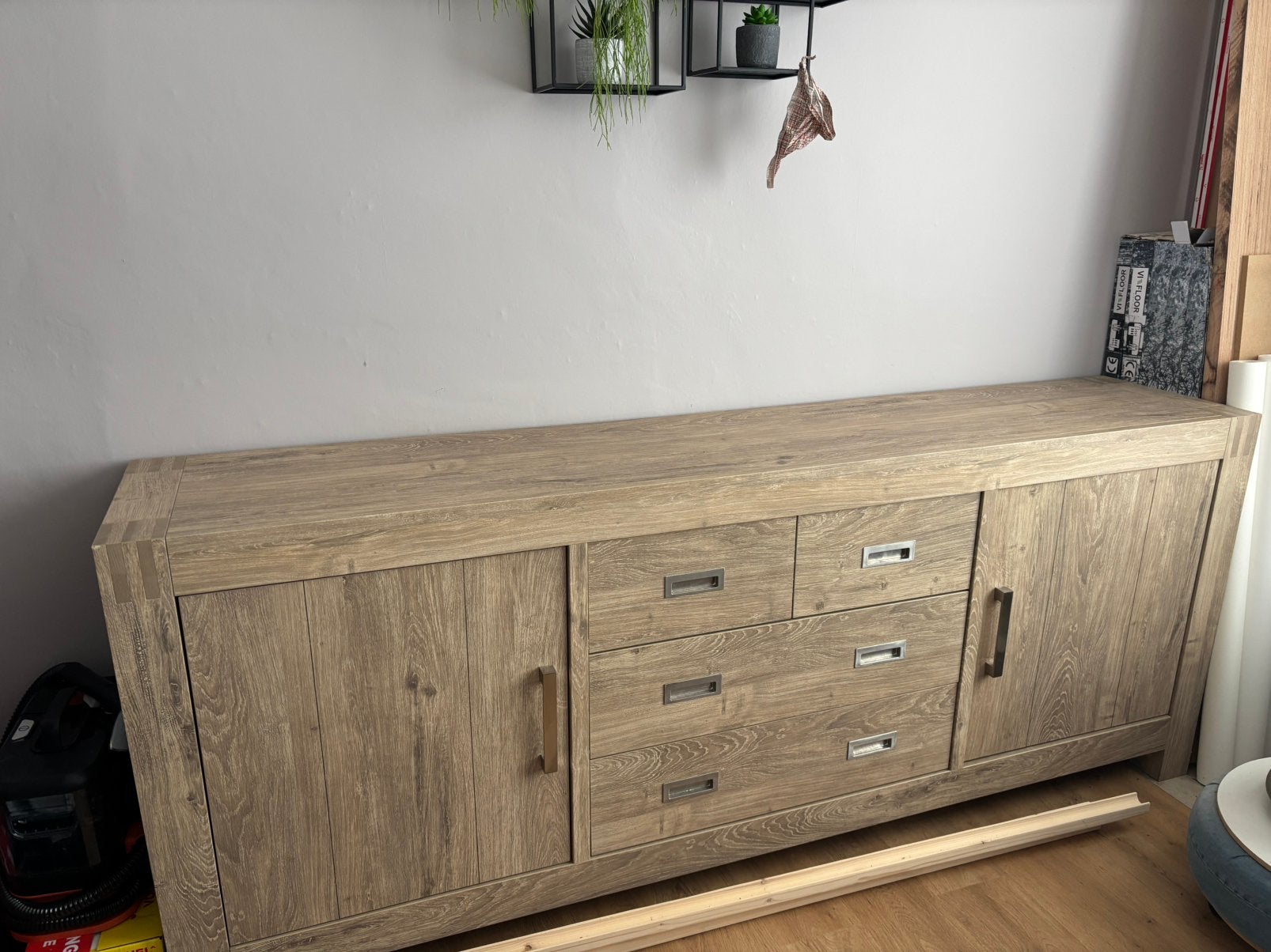 Buffet robuste et intemporel à vendre !, Avec tiroir(s), 25 à 50 cm, 200 cm ou plus, Comme neuf