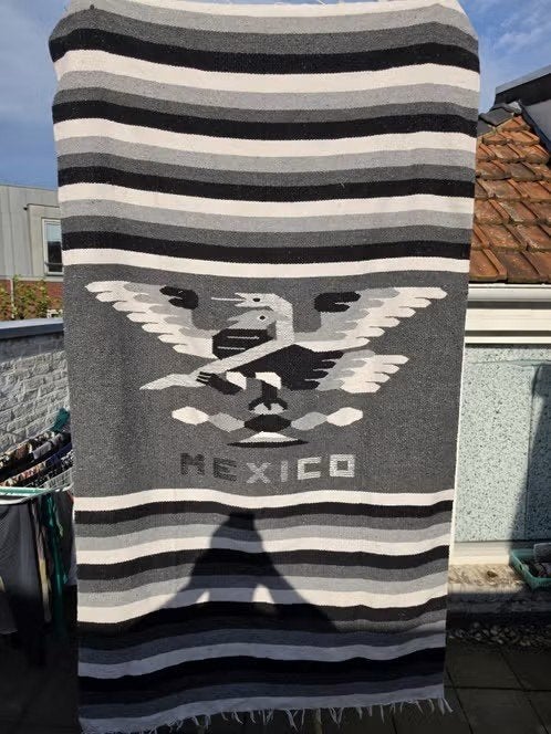 Vintage Mexican blanket/wall hanging with eagle - Grey/Black, Maison & Meubles, Enlèvement ou Envoi, 100 à 150 cm, Utilisé, Vintage, Mexican, Ethnic