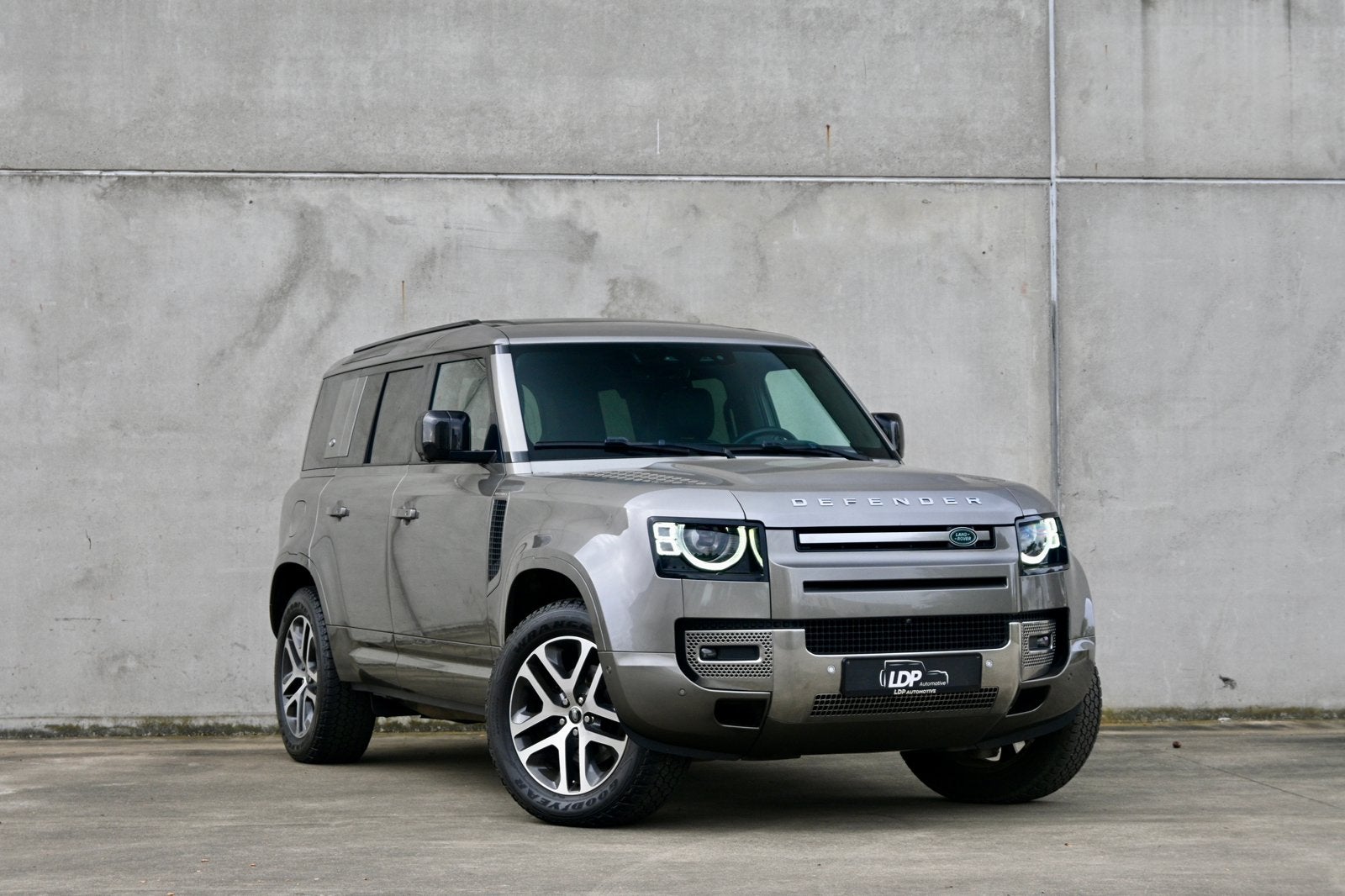 Land Rover Defender 110 D200 Lichte Vracht, Auto's, Euro 6, Diesel, https://public.car-pass.be/vhr/b71f9206-0269-489c-b573-9d2cc1609cb2