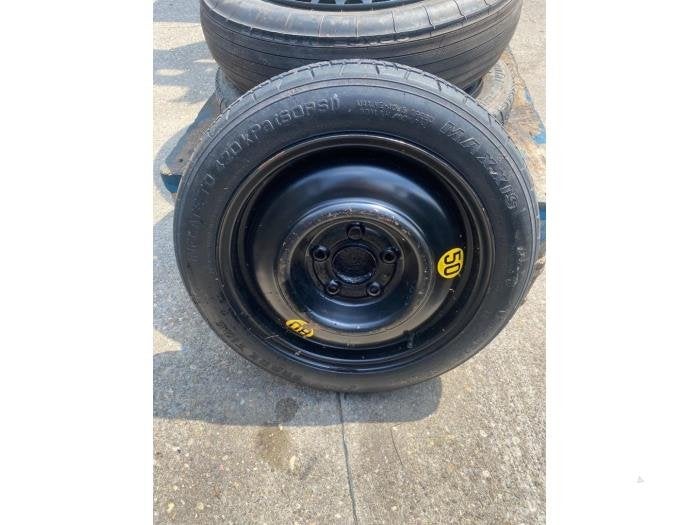 Kit de cric + Roue de secours d'un Kia Pro Ceed, Véhicule de tourisme, -, 3 mois de garantie, Utilisé