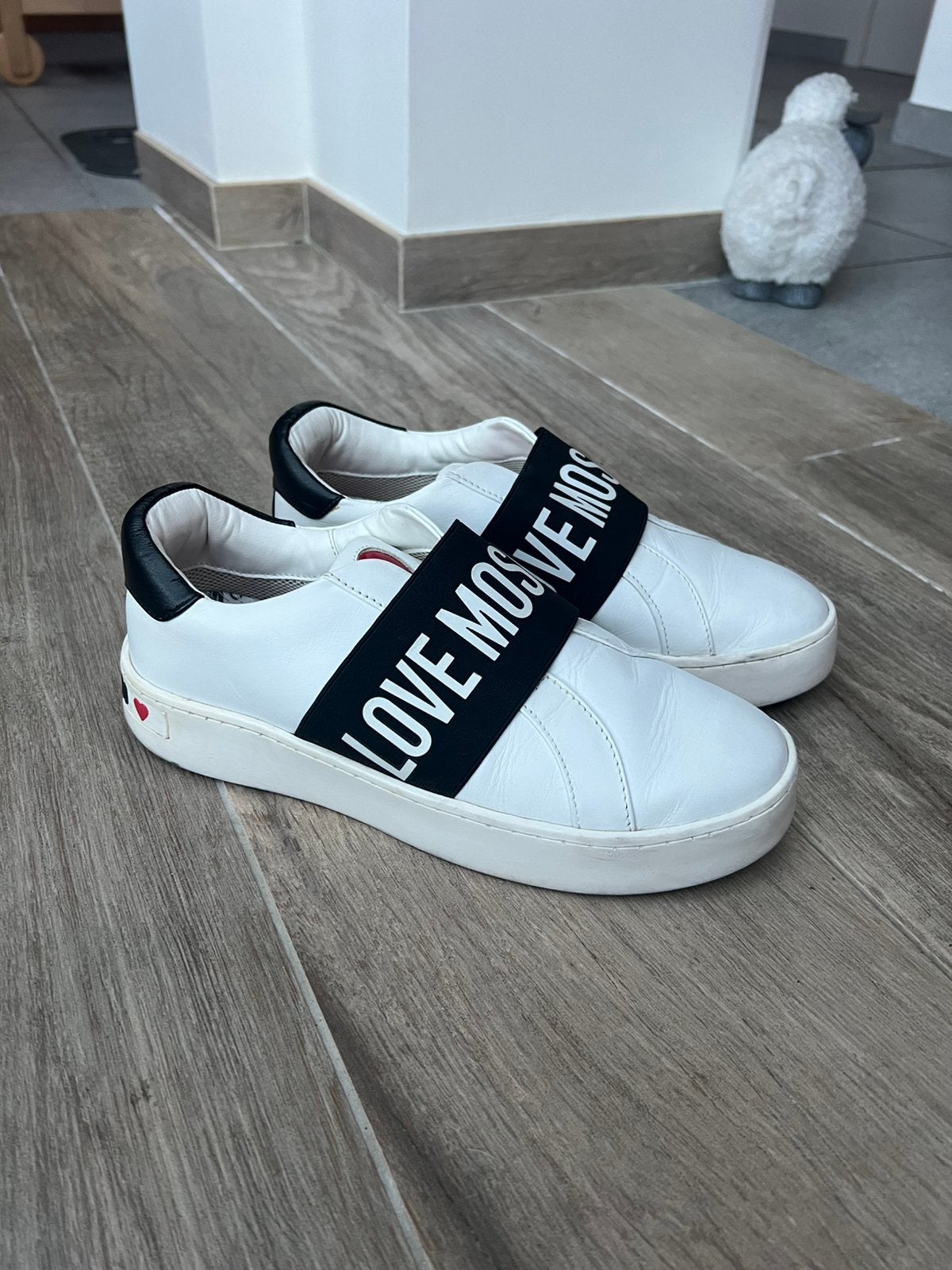 Sneakers Love Moschino taille 39, Vêtements | Femmes, Enlèvement ou Envoi, Comme neuf, Sneakers et Baskets