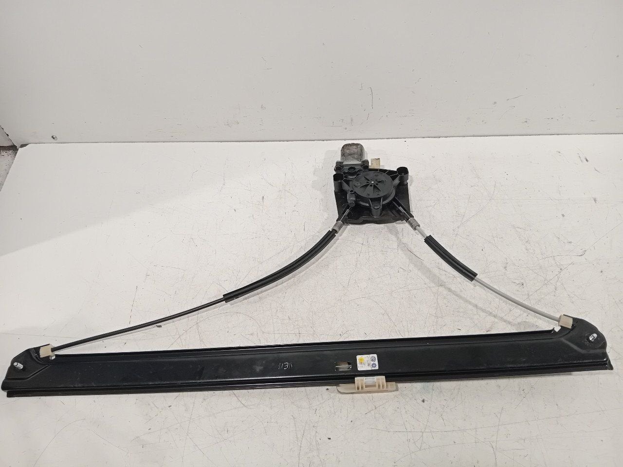 Raammechaniek elektrisch links voor Volkswagen Crafter, Onderdelen@venauto.nl, Van der Ven Autorecycling B.V., Gebruikt, Ettenseweg 76, 4706 PB Roosendaal, The Netherlands