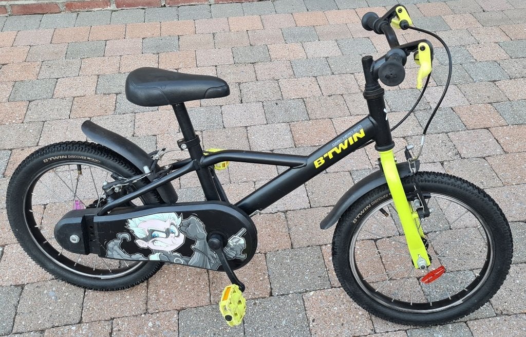 Vélo Tough B'Twin 500 Dark Hero 16 pouces pour enfants, Frein sur jante, Stabilisateurs, Enlèvement, Btwin