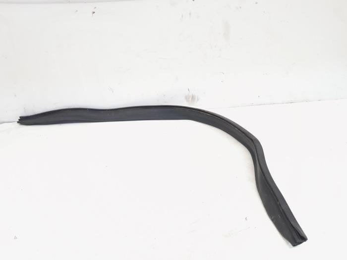Caoutchouc capot d'un Mercedes A-Klasse, 3 mois de garantie, Utilisé, -, -