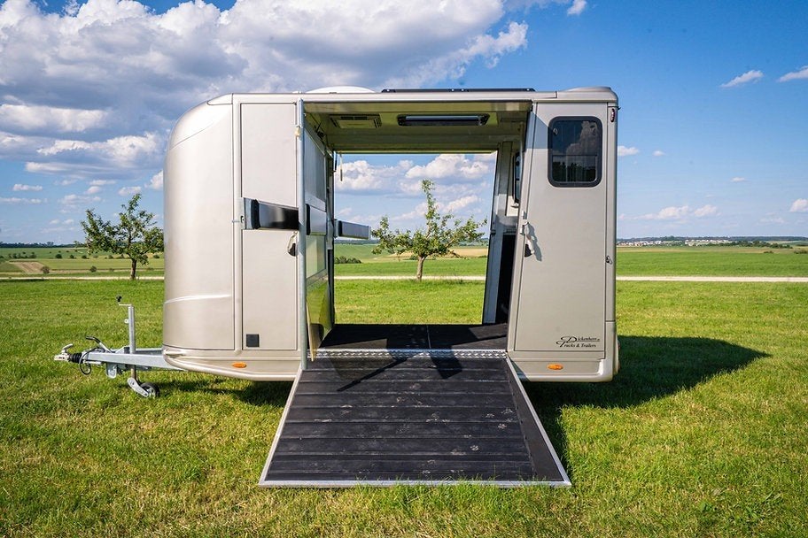 Remorque pour chevaux Horse van Horsetrailer Chevaux, Enlèvement, Neuf, Polyester, Remorque 2 chevaux