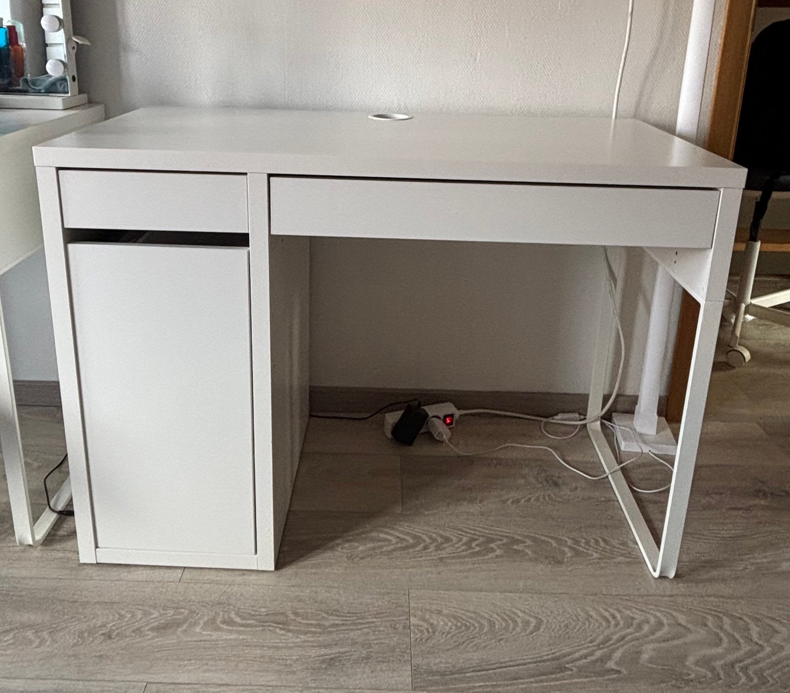 Bureau ikea, Enlèvement, Comme neuf