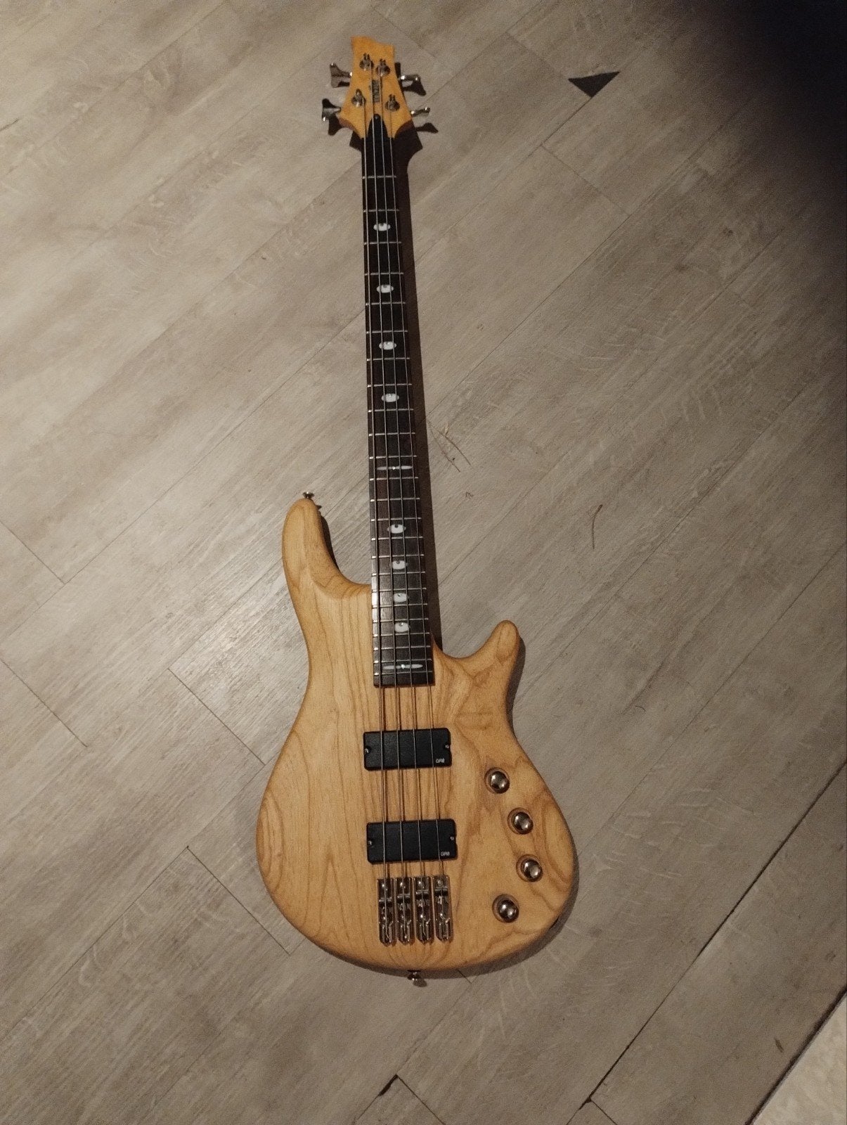 indie bass zo goed als nieuw met luxe hoes, Muziek en Instrumenten, Ophalen of Verzenden