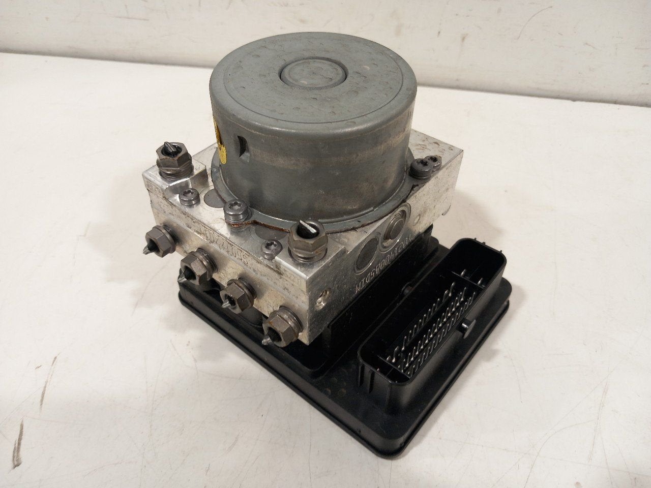 Abs pomp Volkswagen ID.3, Onderdelen@venauto.nl, Van der Ven Autorecycling B.V., Gebruikt, Ettenseweg 76, 4706 PB Roosendaal, The Netherlands
