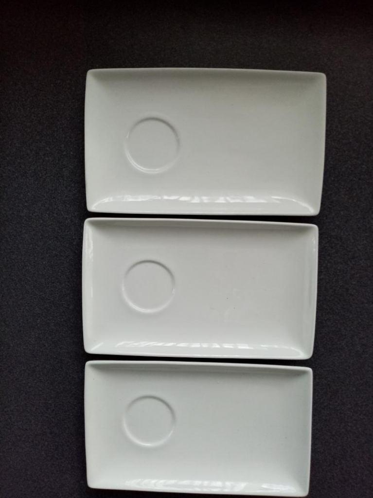 Yong : 3 schoteltjes (11,5cm -19,5cm) voor kop + koekje, Enlèvement ou Envoi, Comme neuf, Porcelaine, Tasse(s) et/ou soucoupe(s)
