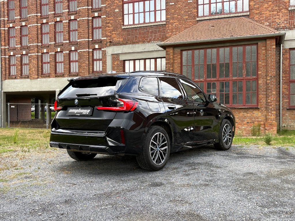 BMW X1 25e Mpack   Vrijheid, sportiviteit en puur comfort, Auto's, Dealer onderhouden, 19 g/km, Zwart, 5 zetels