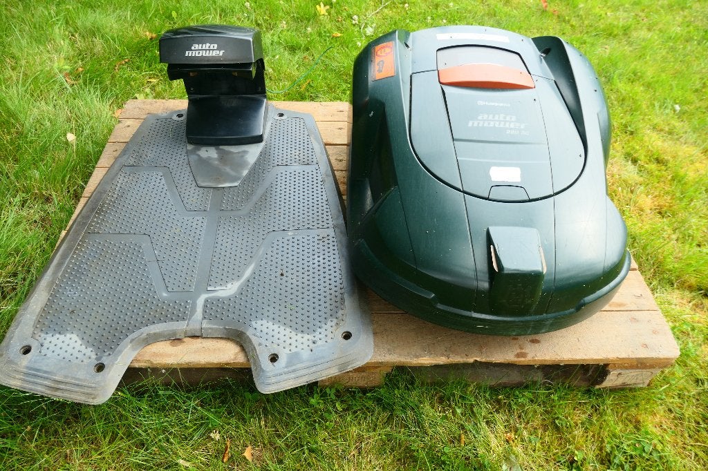 Robot tondeuse Husqvarna Type : 220AC, Ophalen, Gebruikt, 20 tot 25 cm, Husqvarna