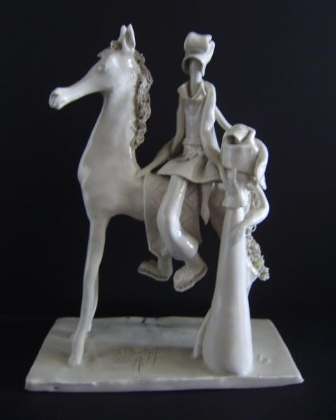 DESIGN : Paard met ruiter & dame , aardewerk & wit émail, Enlèvement