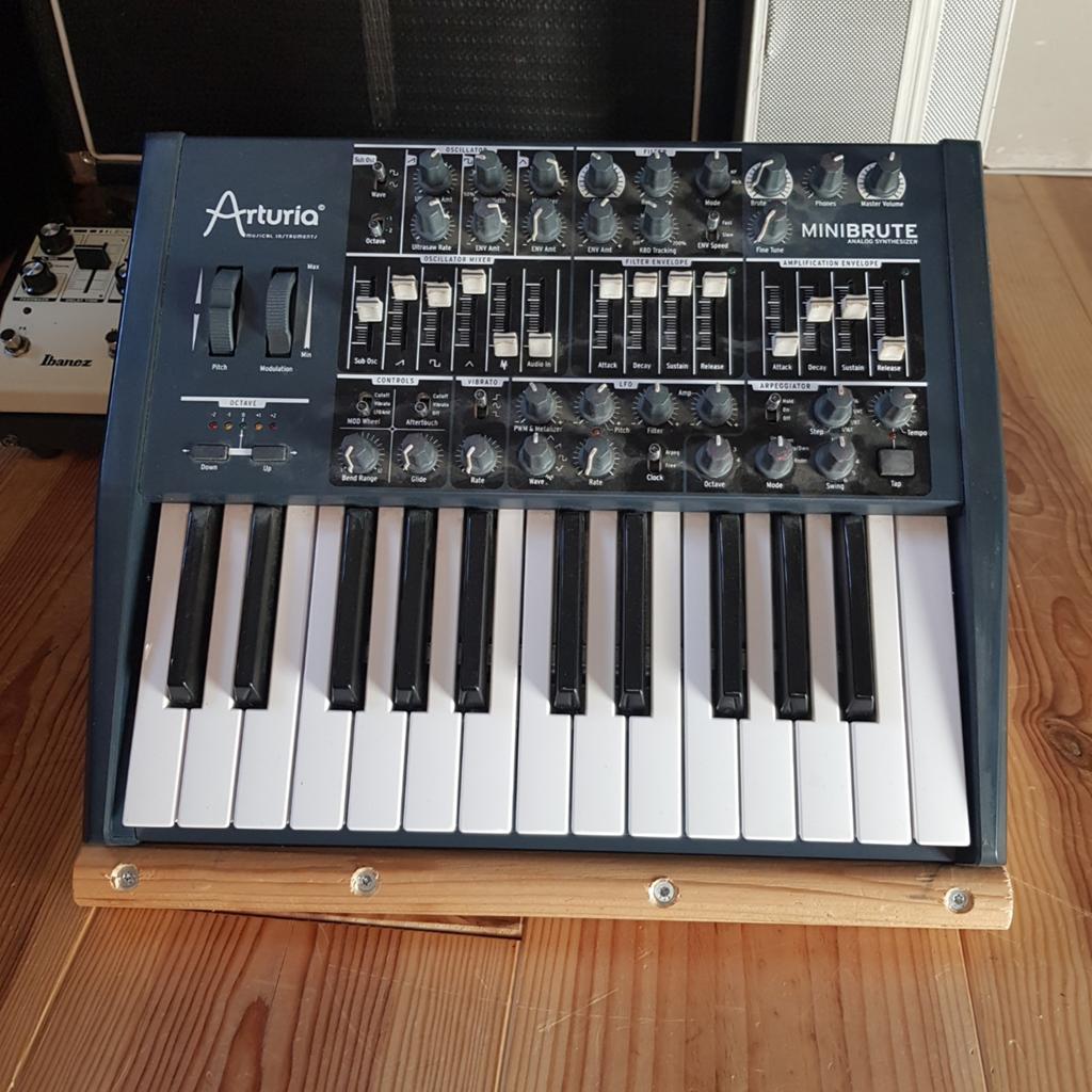 ARTURIA MINIBRUTE V1, Muziek en Instrumenten, Synthesizers, Ophalen