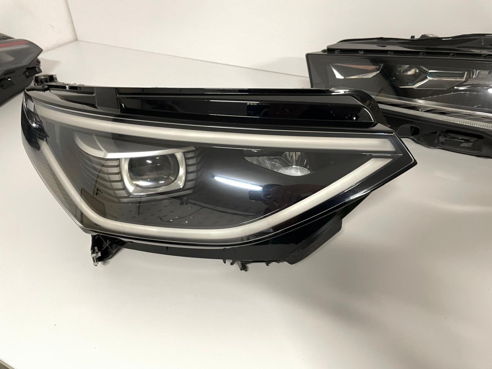 ID Buzz 1T Koplamp IQ-LIGHT Rechts 1T3941036C, Info@fabrikant.eu, Fabrikant BV, Gebruikt, Fabrikantstraat 1
1000 AA  Amsterdam, NL