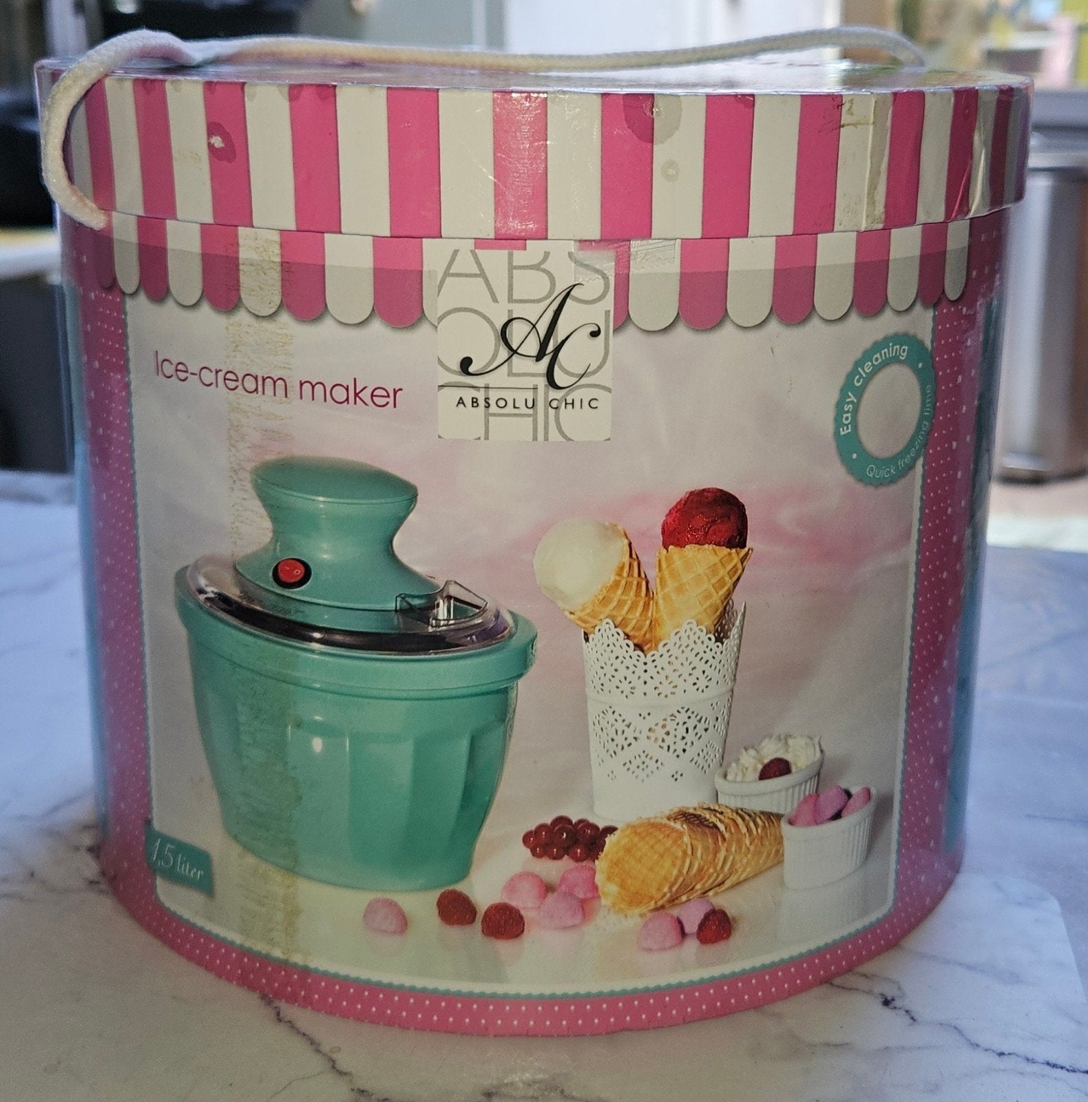 Te koop Absolu Chic IJsmachine voor 25euro, Elektronische apparatuur, Ophalen
