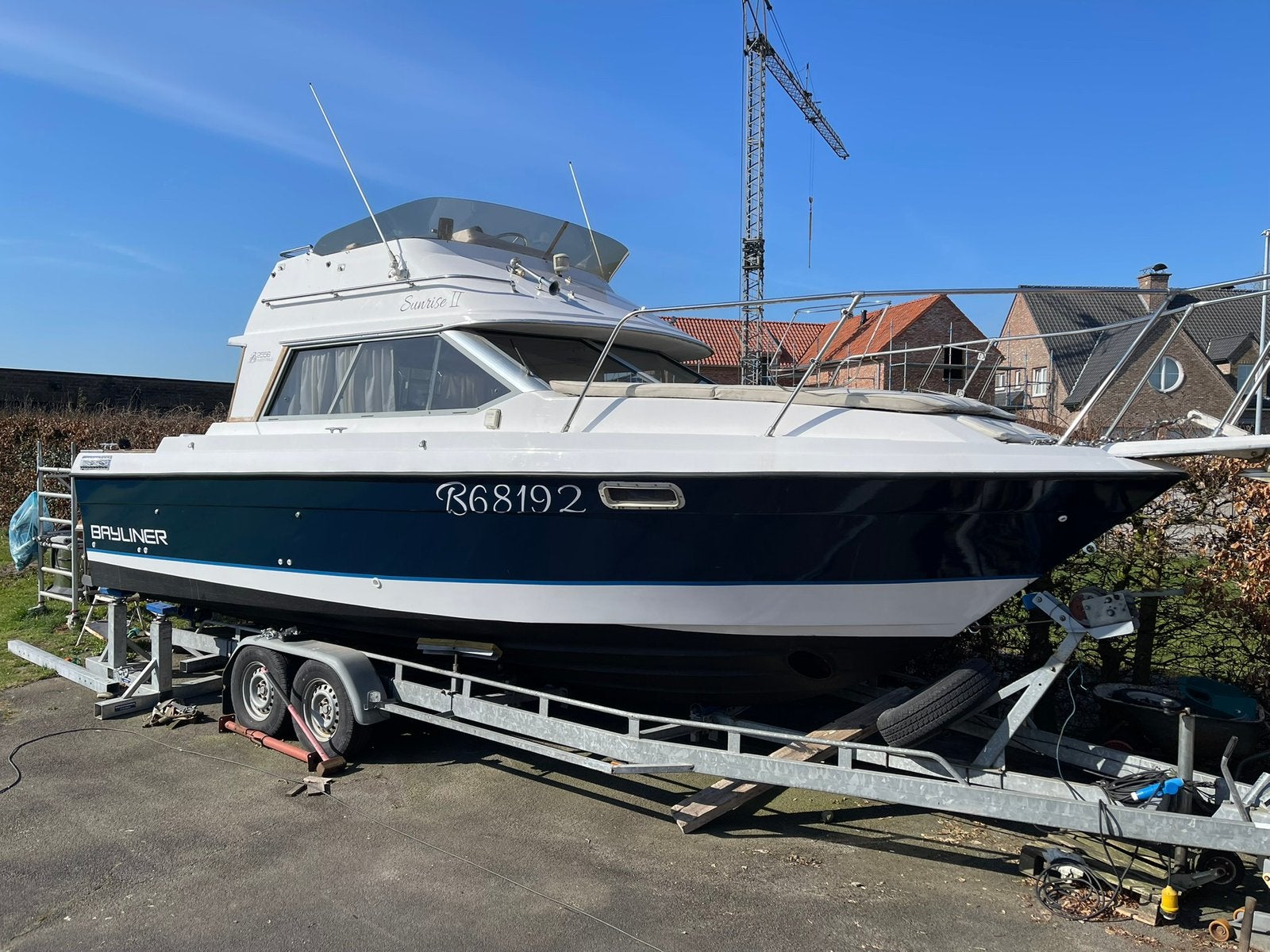 Bayliner 2556 flybridge met boegschroef, Watersport en Boten, Binnenboordmotor, Boegschroef, Zo goed als nieuw, Polyester