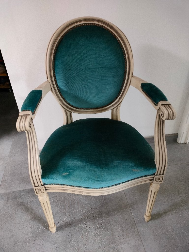 Chaise de style Louis XVI en bois blanc et velours bleu, Maison & Meubles, Louis XVI, Enlèvement, Tissus, Bleu