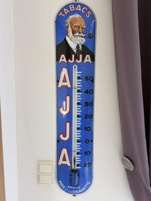 Thermomètre en émail AJJA Odon Warland 1936 Emaillerie Belge, Enlèvement, Utilisé, Panneau publicitaire