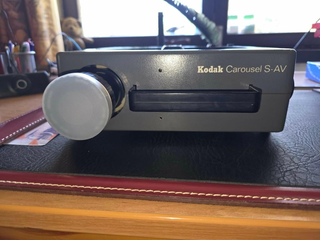 Projecteur Kodak Carousel S-AV avec télécommande et valise, Ophalen, 1960 tot 1980, Projector