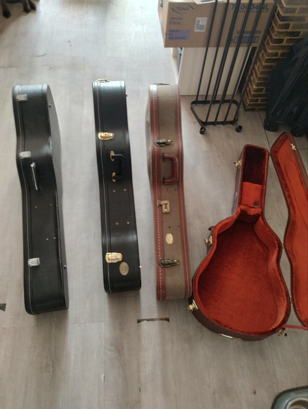 gitaar koffers LOT, Ophalen