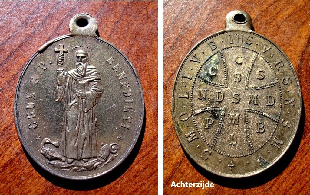 Zeer oude medaille met Sint Benedictus, Verzamelen, Verzenden, Gebruikt, Overige typen, Christendom | Katholiek