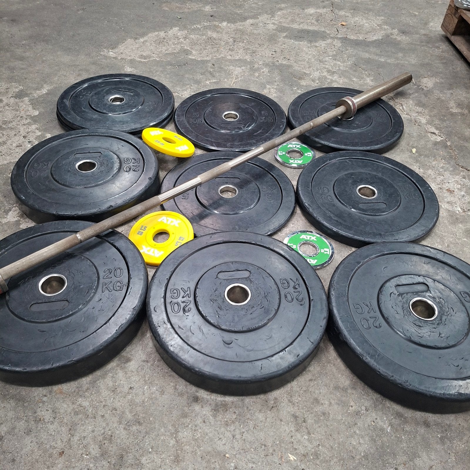 Olympische Bumper Plates Set + Atx Olympische Barbell 220cm, Sports & Fitness, Enlèvement