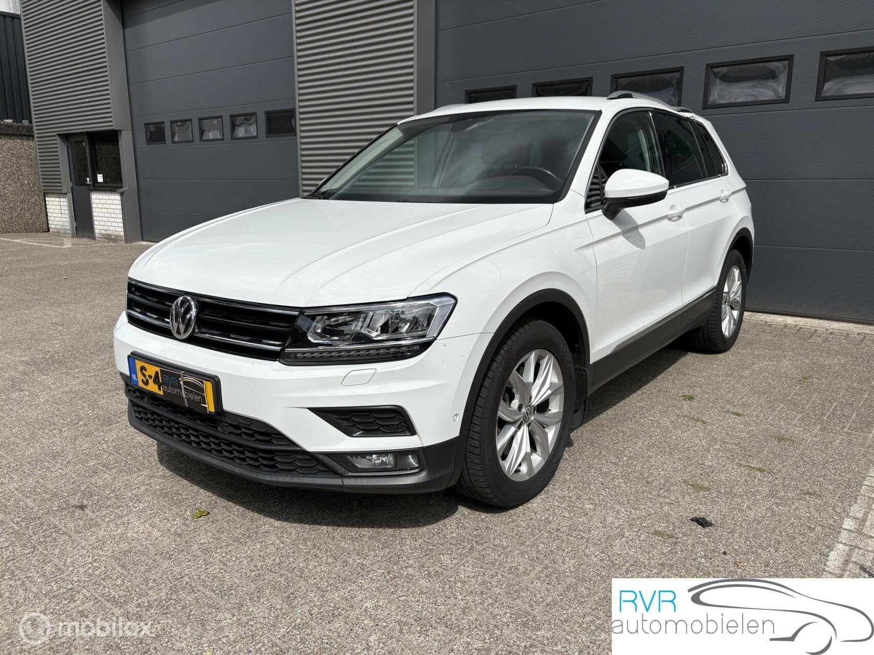 Volkswagen Tiguan 2.0 TSI 4Motion Highline / DAKSCHADE, Automaat, Stof, Gebruikt, Zwart