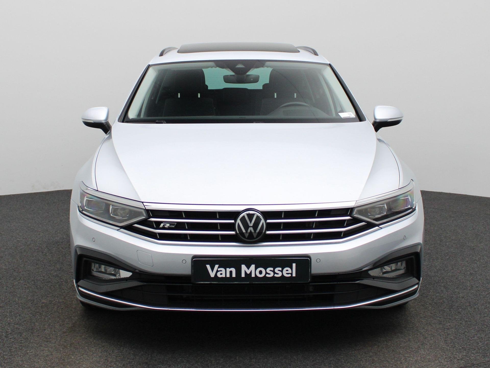 Volkswagen Passat Variant 1.5 TSI OPF DSG7 R-LINE, 1479 kg, Argent ou Gris, 110 kW, Entreprise