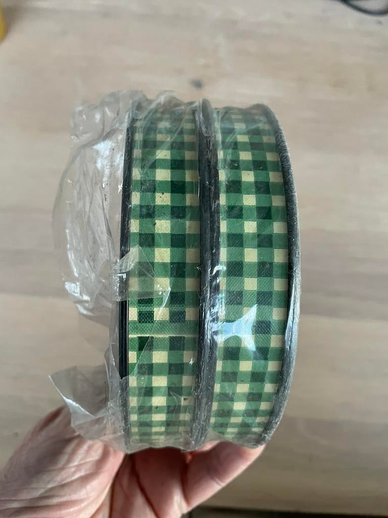 Twee rollen nieuw lint groen geruit, Ophalen of Verzenden