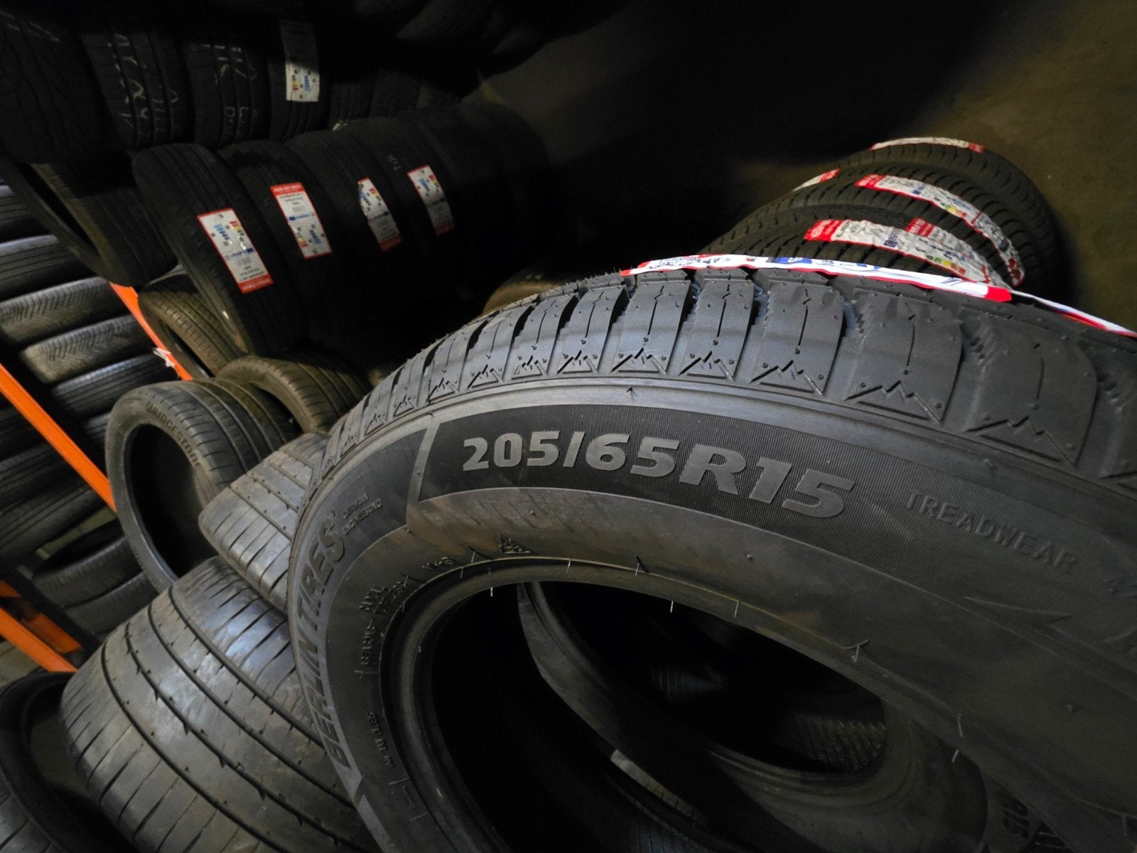 205/65r15 New 70€ per stuk met montage en balanceren, Ophalen
