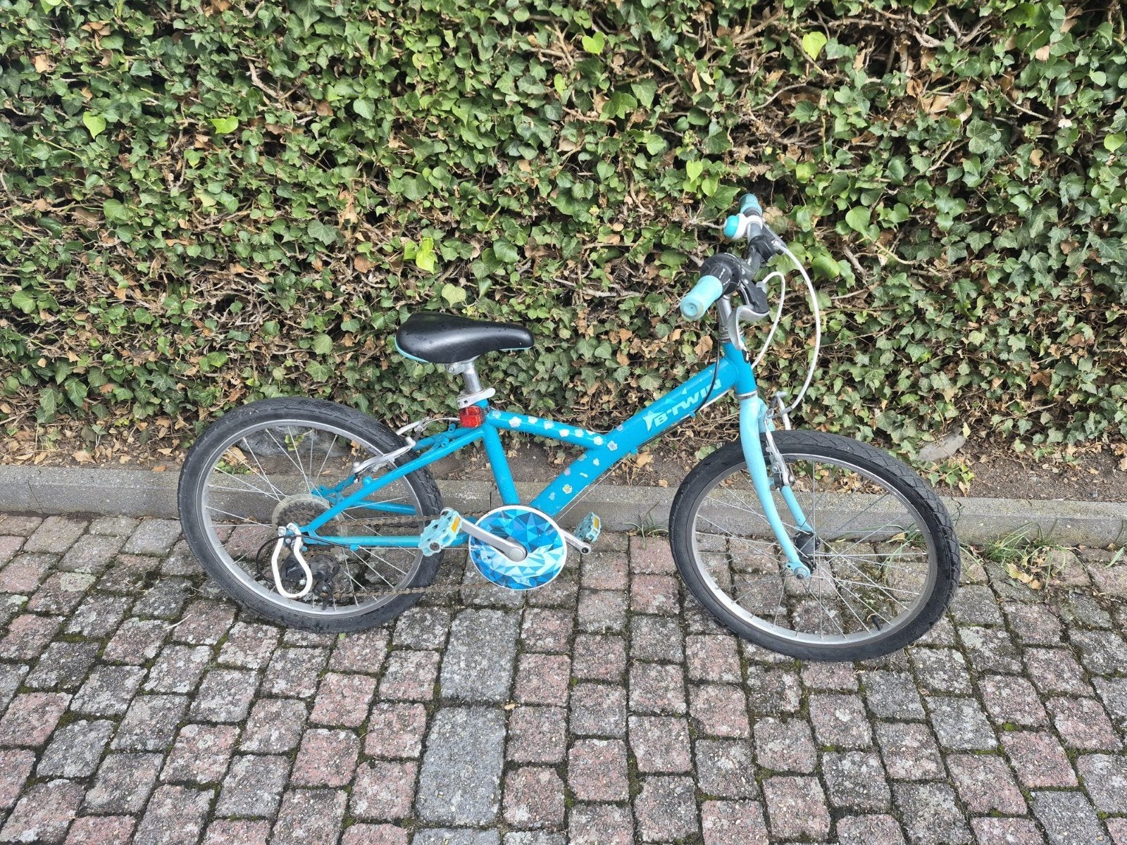 B'Twin kinderfiets 20 inch, Fietsen en Brommers, Ophalen, Terugtraprem