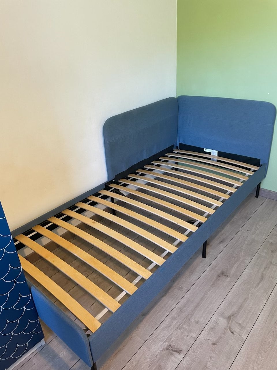Ikea Blakullen bed 90x200 middenblauw incl. lattenbodem, Ophalen, 90 cm, Eenpersoons, Blauw