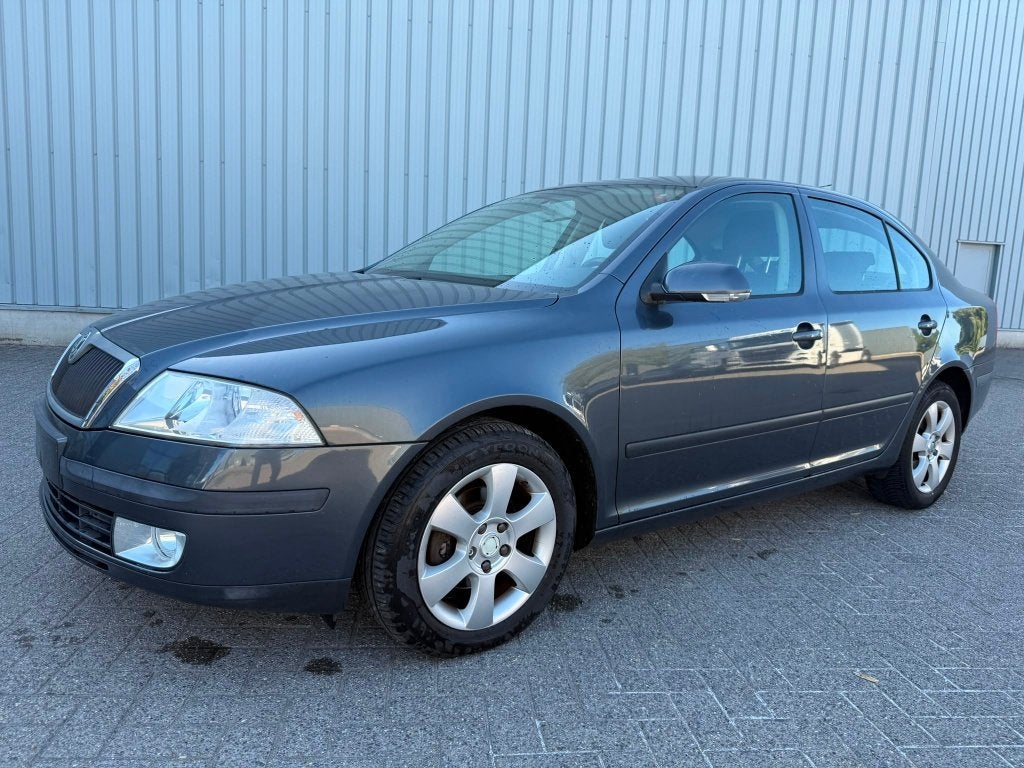 Skoda Octavia 1.6 essence de 2008 160000 km en bon état, Argent ou Gris, Achat, Entreprise, Boîte manuelle