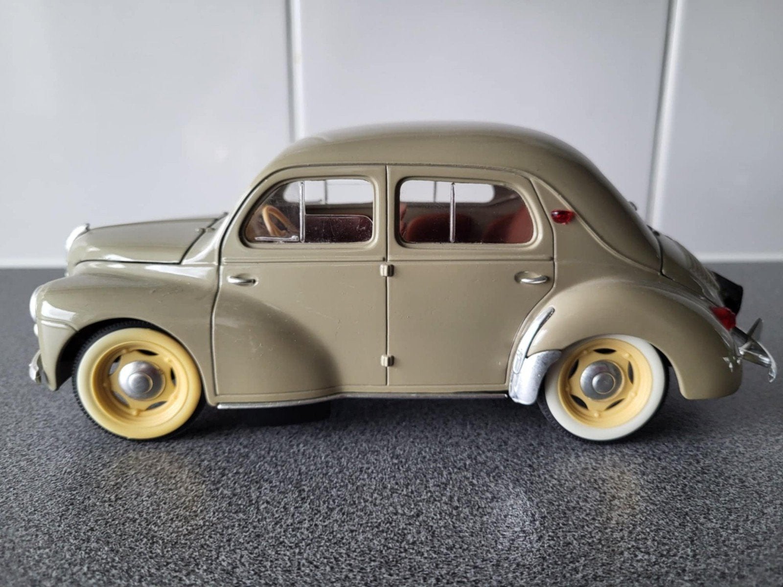 Renault 4CV., Enlèvement ou Envoi, Solido