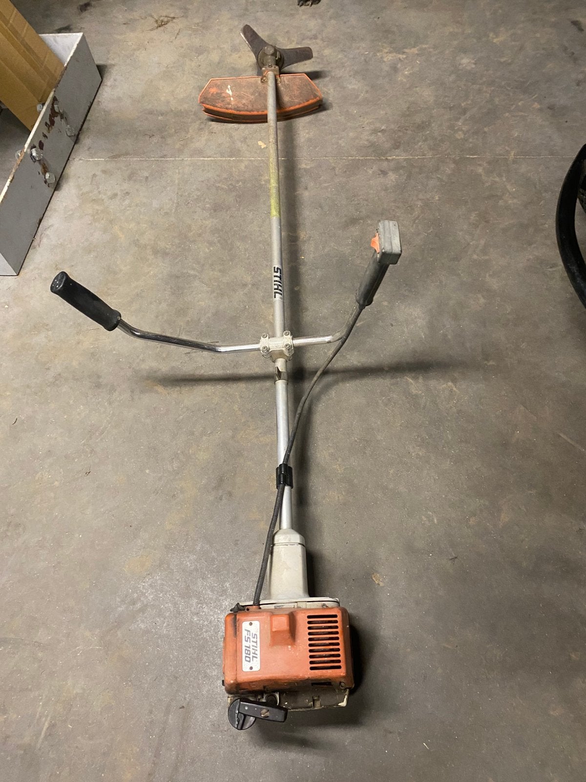 Stihl fs 180 ne démarre plus, Jardin & Terrasse, Enlèvement, Utilisé, Essence