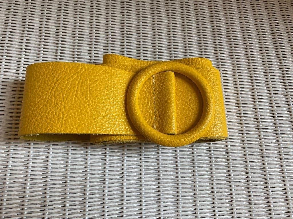 Celest felgele lederen riem - aanpasbaar, Kleding | Dames, Riemen en Ceinturen, Zo goed als nieuw, Tailleriem, Overige kleuren