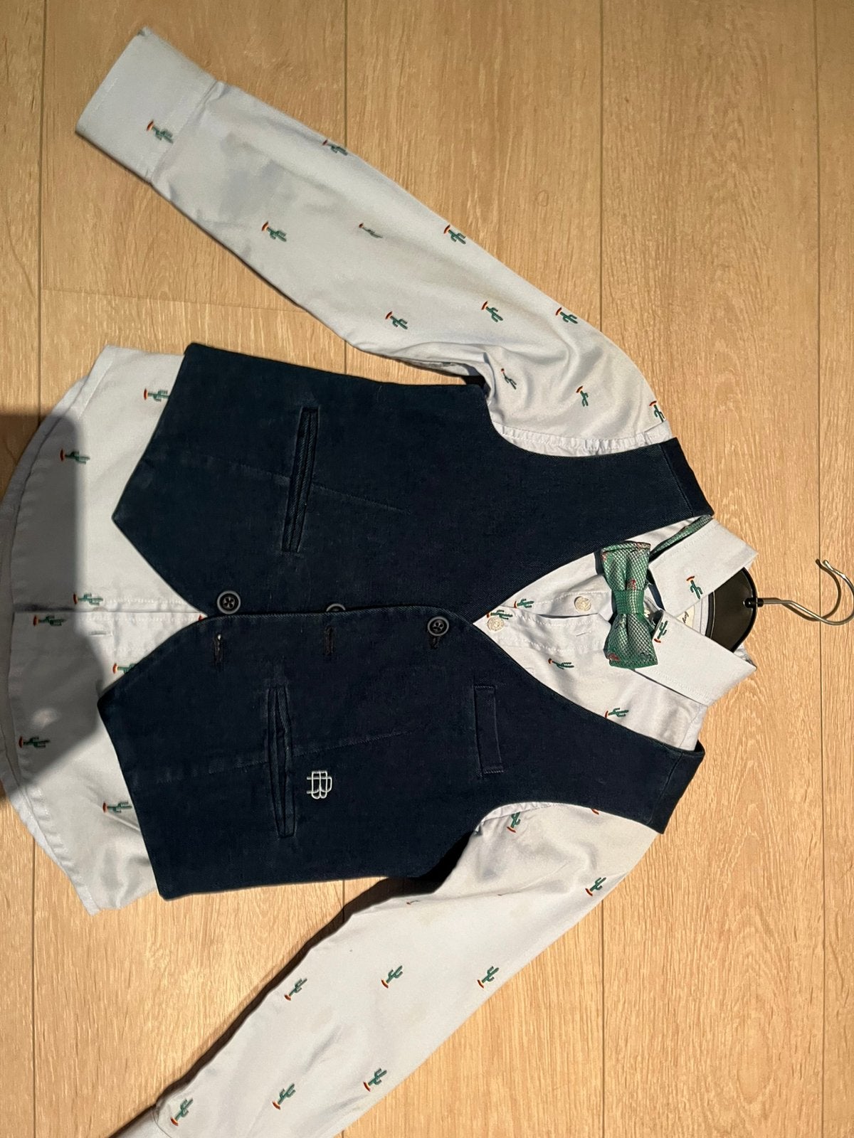 Hemt en gilet, Kinderen en Baby's, Kinderkleding | Maat 128, Ophalen of Verzenden, Zo goed als nieuw