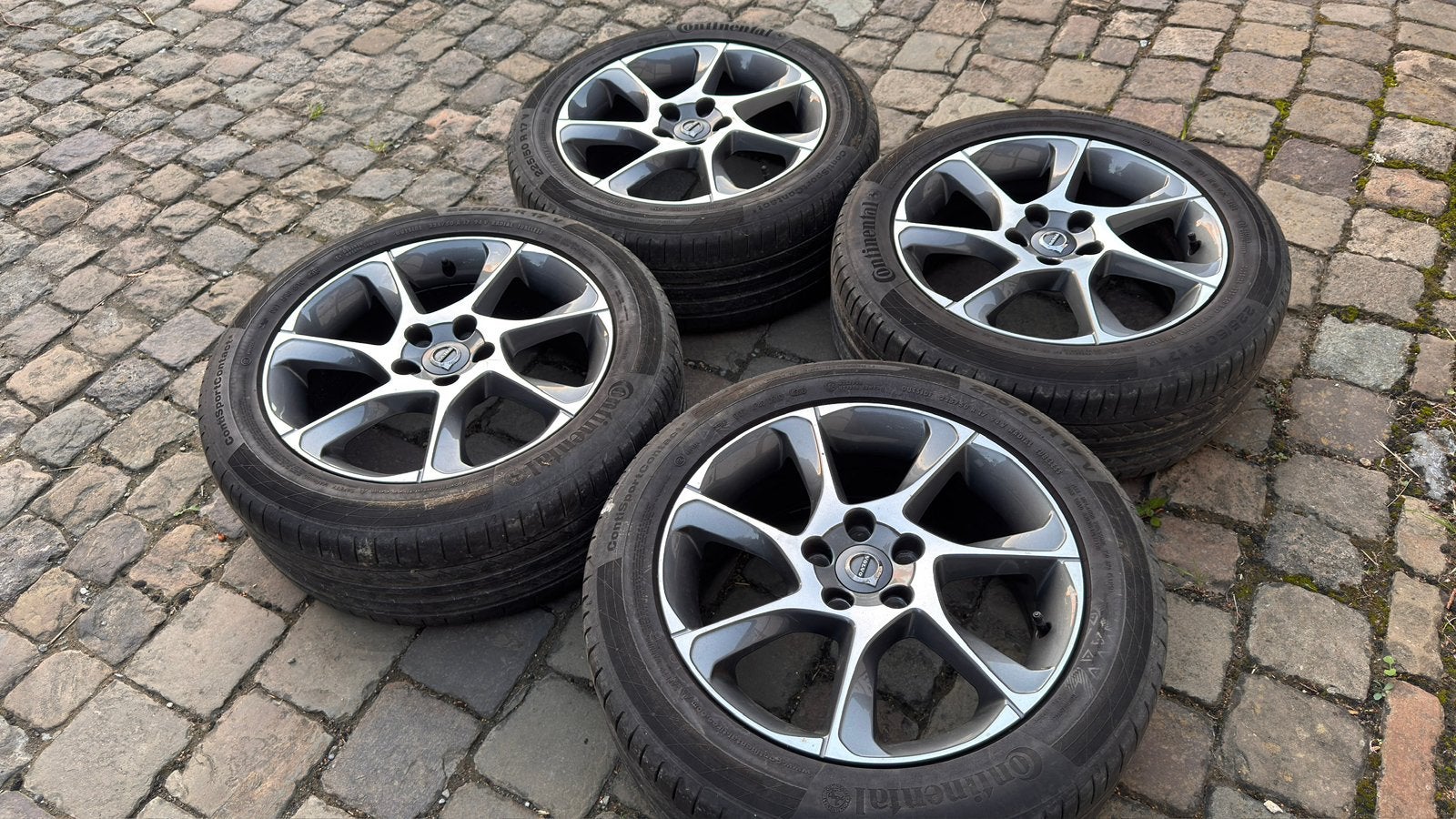 Jantes VOLVO 17" (V40-V60) + CONTINENTAL été 225/50 R17 V, Autos : Pièces & Accessoires, Pneus et Jantes, Véhicule de tourisme