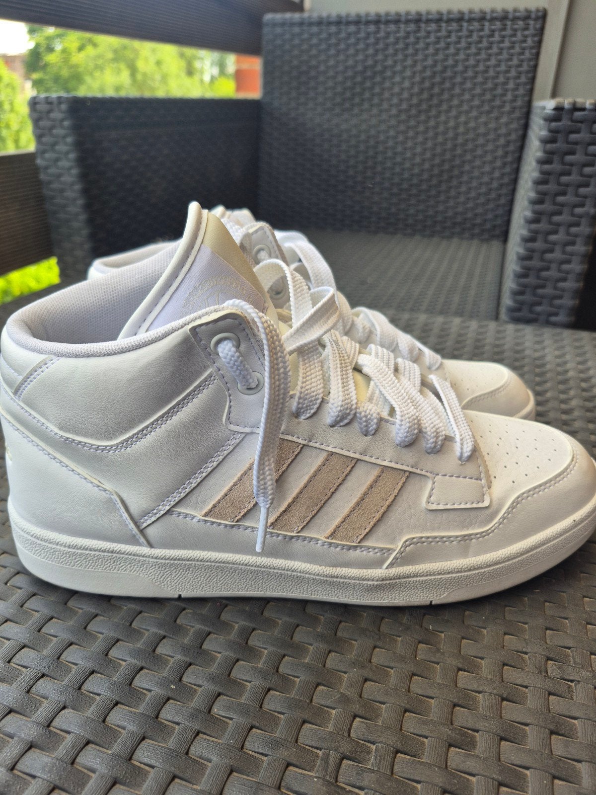 Adidas schoenen, Ophalen