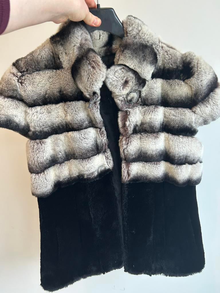 Bontjas Chinchilla maat L, Kleding | Dames, Jassen | Winter, Zo goed als nieuw, Maat 42/44 (L), Grijs, Ophalen
