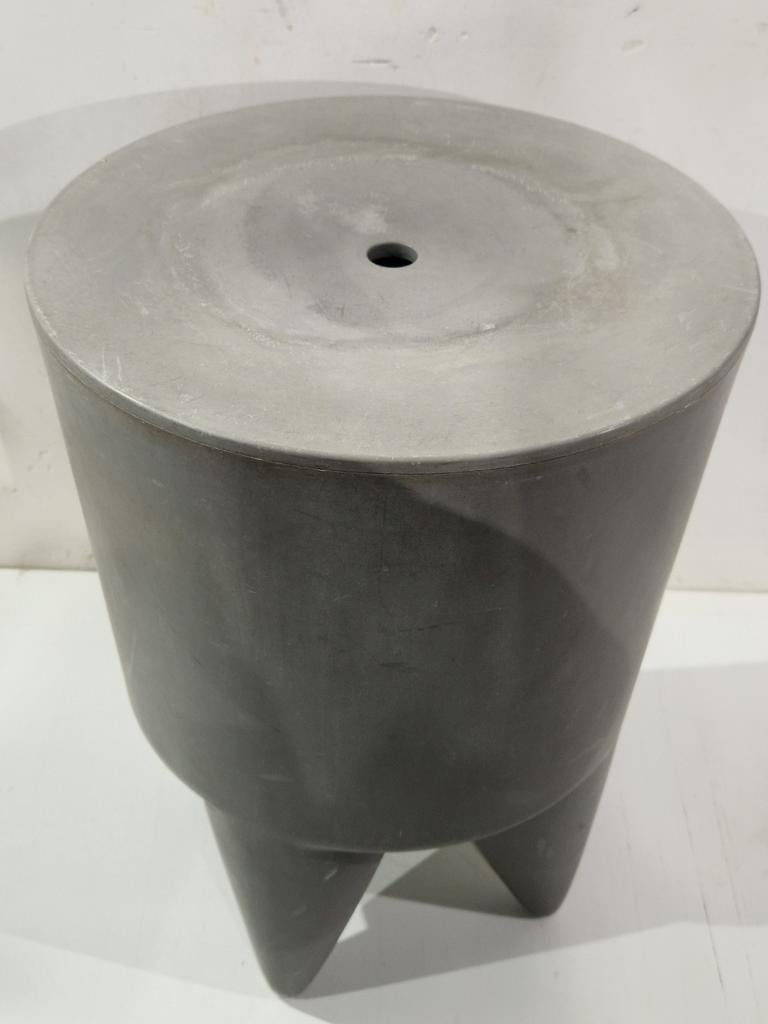Philippe Starck - Originele grijze kruk Bubu voor XO DESIGN, Antiquités & Art, Art | Objets design, Enlèvement ou Envoi