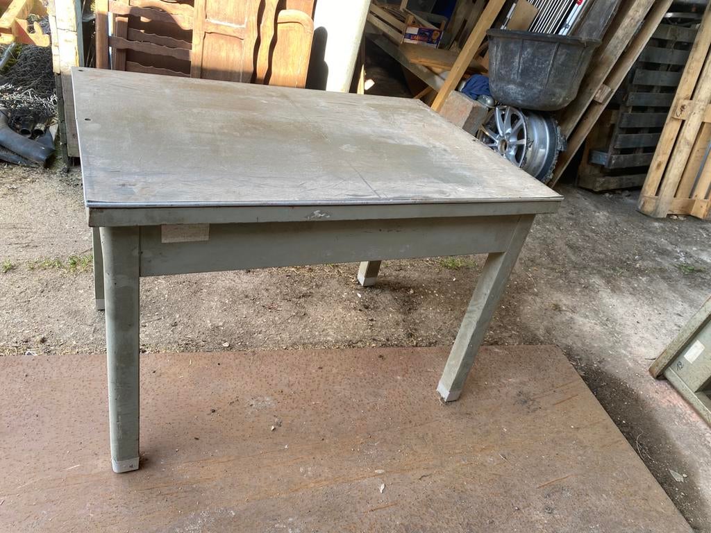 Table en fer, Enlèvement
