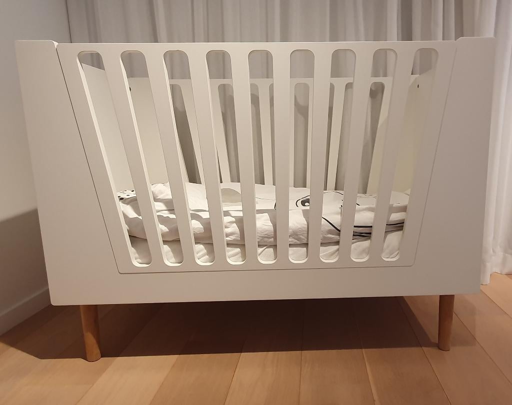Verstelbaar baby- en kinderbed 'Done by Dear', Sommier à lattes, Moins de 70 cm, Enlèvement, Utilisé