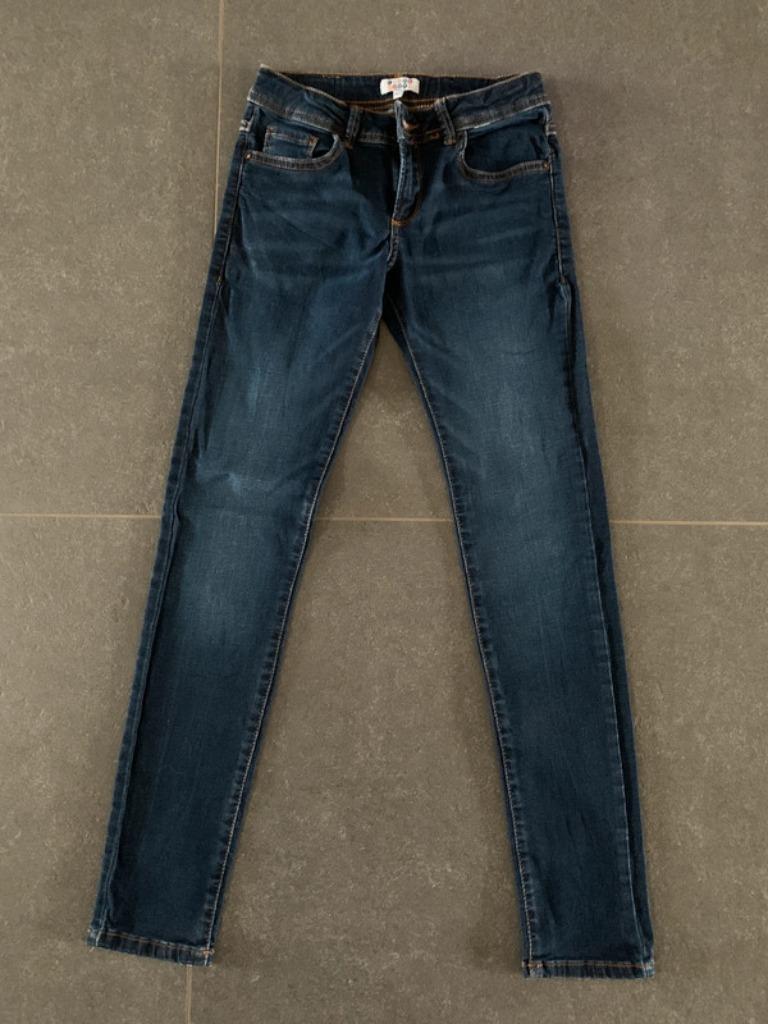 donkerblauwe jeansbroek JBC maat 152, Kinderen en Baby's, Kinderkleding | Maat 152, Broek, JBC, Ophalen of Verzenden, Zo goed als nieuw