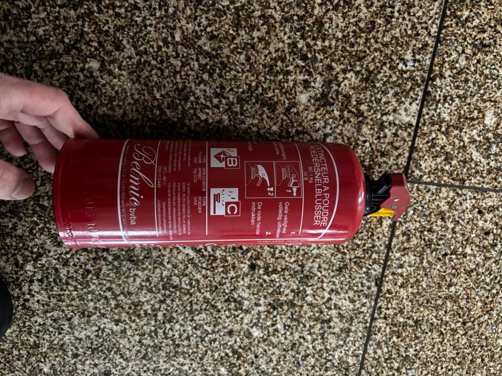extincteur a poudre 1kb poedersnelblusser, Huis en Inrichting, Brandblussers en Brandkasten, Ophalen of Verzenden, Zo goed als nieuw