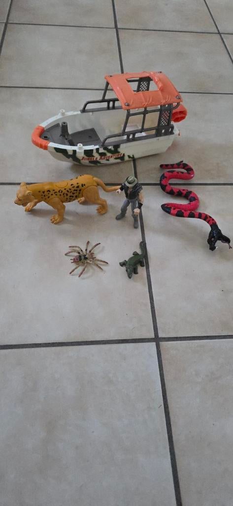 Jungle set actiefiguren en boot dieren, Ophalen