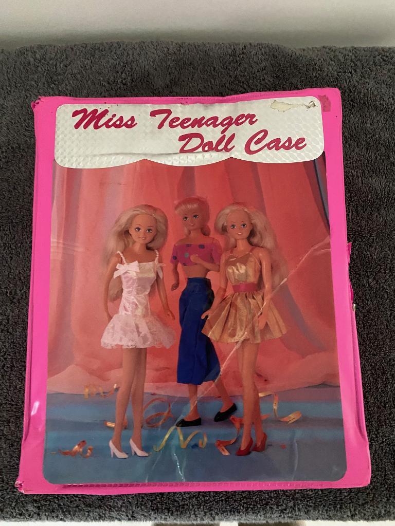Barbie accessoires en kleding, Kinderen en Baby's, Speelgoed | Poppen, Ophalen, Gebruikt, Barbie