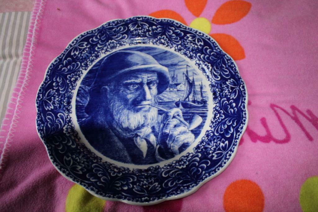 Plat Boch Frères style bleu de Delf, Antiquités & Art, Enlèvement ou Envoi