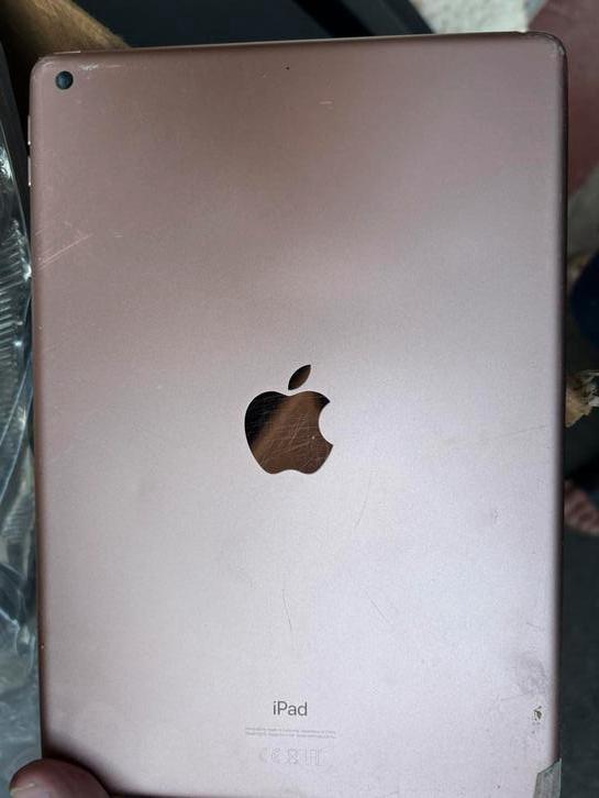 Tablet met schade, Ipad., Ophalen of Verzenden, Zo goed als nieuw